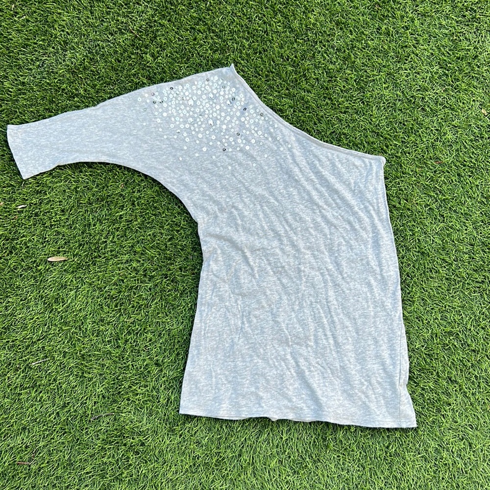One shoulder 3/4 length embellished tee